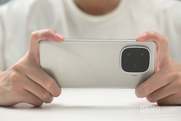 iQOO Z9 Turbo+评测:性能再进阶 游戏党的不二之选