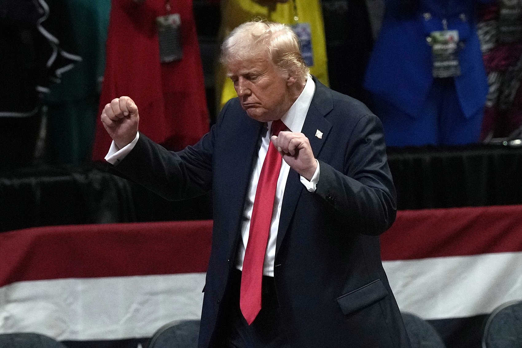 特朗普重返遇刺现场演讲:“内部的敌人更危险”!马斯克同台助阵!拜登:担心特朗普“拒绝接受大选结果”