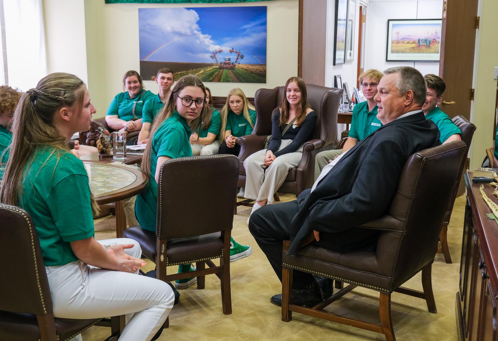 哈里斯最多当个“跛脚总统”?民调显示共和党很有希望重掌参议院