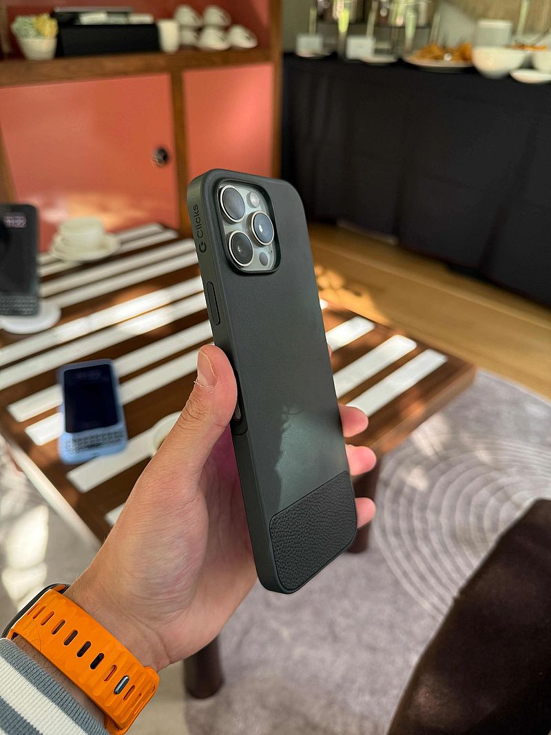 第二代 Clicks 键盘上手:苹果 iPhone 16 Pro / Max 最佳输入伴侣,每次按击都有“黑莓”感