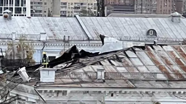 俄媒:乌前议员透露,乌武装部队总参谋部一座大楼在基辅夜间发生爆炸后受损