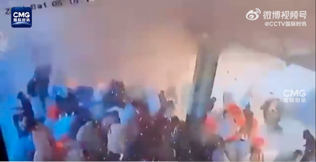 突发!巴基斯坦一火车站发生爆炸,22人已死亡!“当时站台聚集了大量旅客”,监控记录爆炸瞬间
