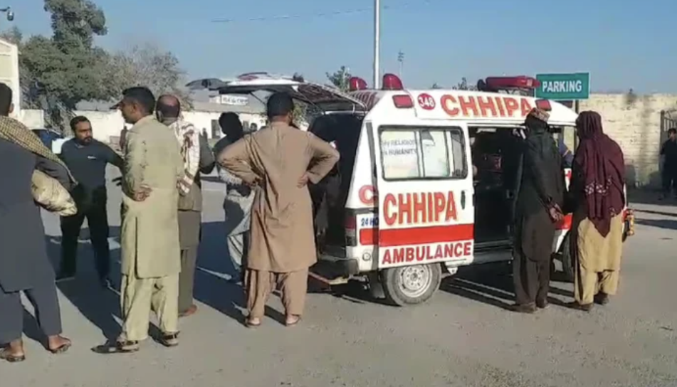 突发!巴基斯坦一火车站发生爆炸,22人已死亡!“当时站台聚集了大量旅客”,监控记录爆炸瞬间