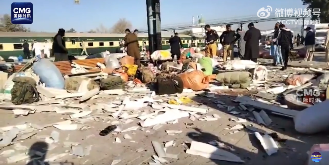 突发!巴基斯坦一火车站发生爆炸,22人已死亡!“当时站台聚集了大量旅客”,监控记录爆炸瞬间
