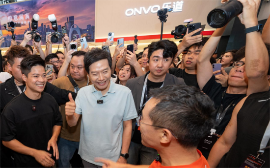 直击广州车展:雷军的车“很亮眼”,但余承东的车“更神秘” | 次世代车研所