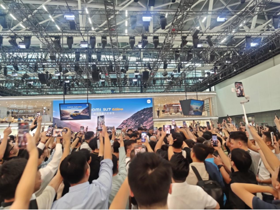 直击广州车展:雷军的车“很亮眼”,但余承东的车“更神秘” | 次世代车研所