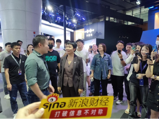 直击广州车展:雷军的车“很亮眼”,但余承东的车“更神秘” | 次世代车研所