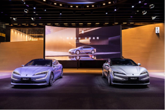 直击广州车展:雷军的车“很亮眼”,但余承东的车“更神秘” | 次世代车研所