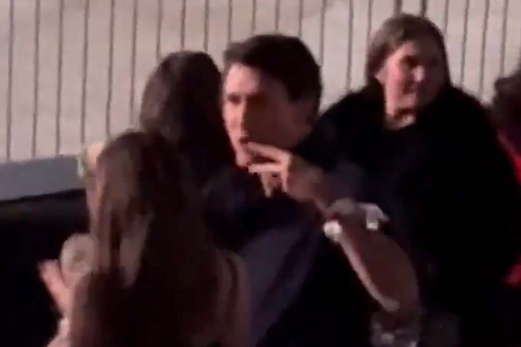 外媒:加拿大蒙特利尔爆发骚乱之际,特鲁多正在演唱会上唱歌跳舞引发争议