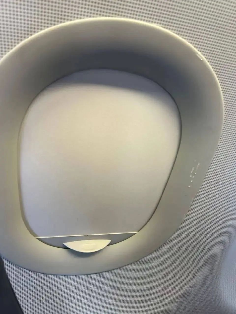 航空公司用胶带粘飞机舷窗?乘客曝光,