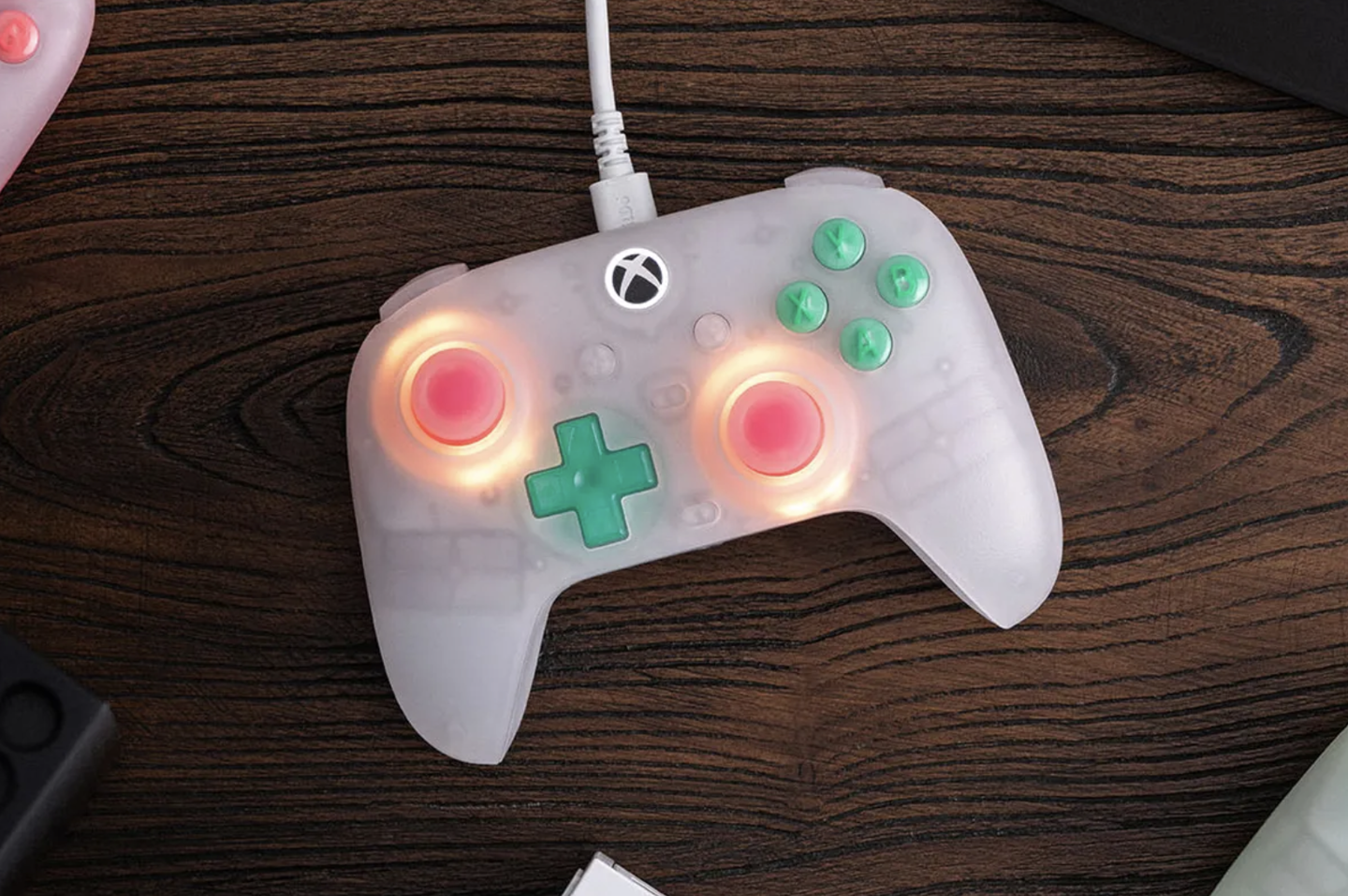 八位堂海外推出 Ultimate Mini 有线游戏手柄:紧凑 Xbox 布局、霍尔摇杆,34.99 美元