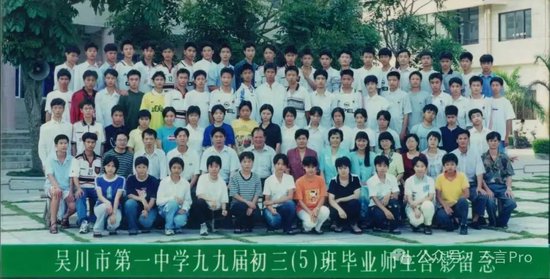 DeepSeek创始人梁文锋回老家过年:家乡拉横幅、立拱门欢迎,还有游客打卡