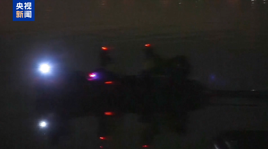 特朗普宣布:67人无一生还!超40具遇难者遗体被找到,中使馆:2名中国公民遇难,坠机前通话内容曝光