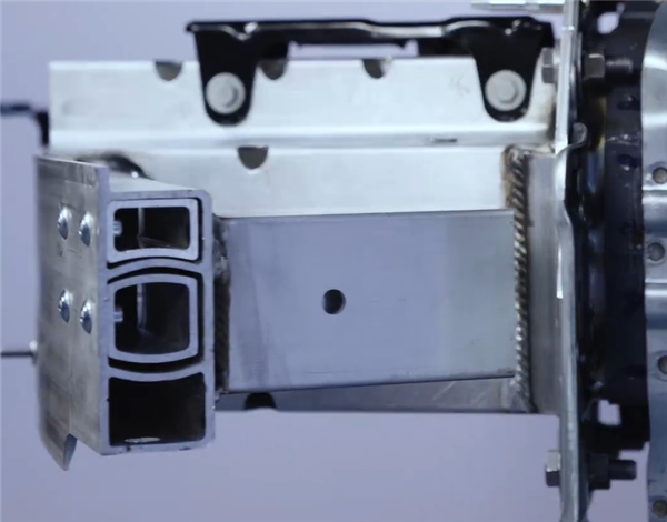 智界R7让奇瑞“大出血” 余承东:看不见的地方用的都是好东西