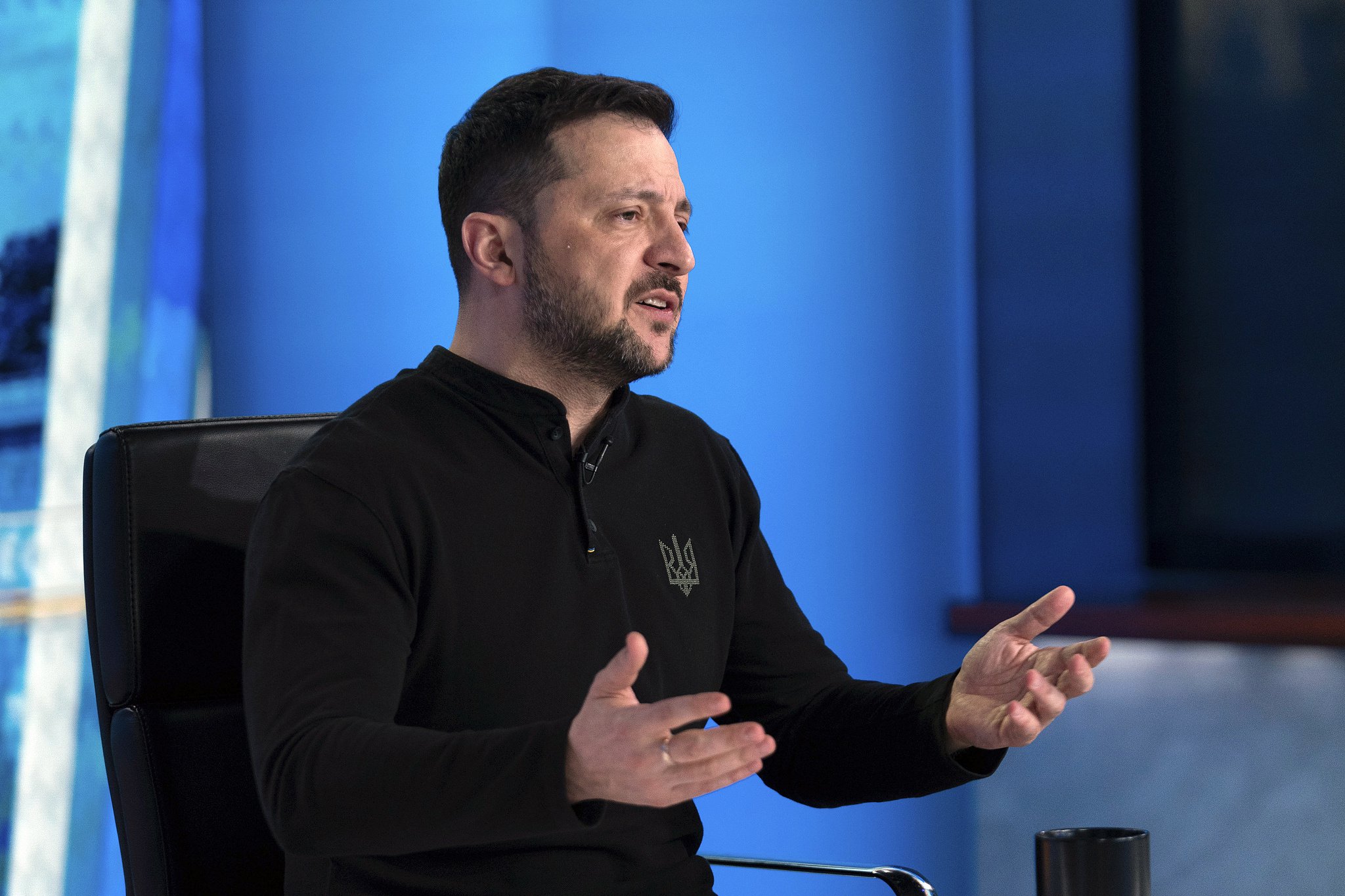 会谈不欢而散 泽连斯基称希望特朗普“更多地站在我们这一边”