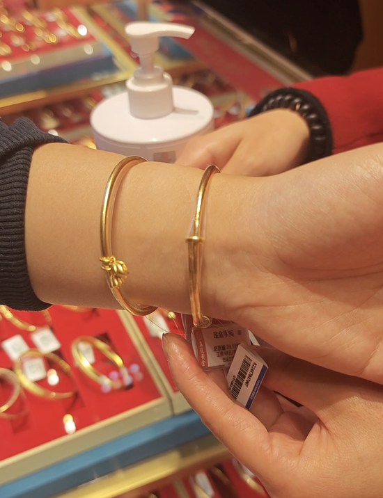 古法黄金火热,有项链转卖就要亏5000元