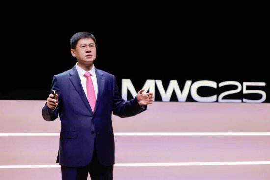 MWC前线|华为李鹏:5G-A与AI相伴相生,将给运营商DOU与ARPU带来双位数增长