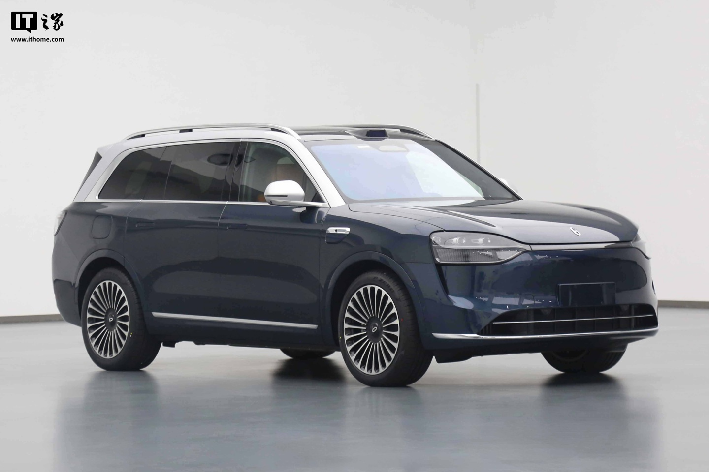 余承东出牌:鸿蒙智行问界 M9 汽车 2025 款本月上市,“金瑞红”新色亮相