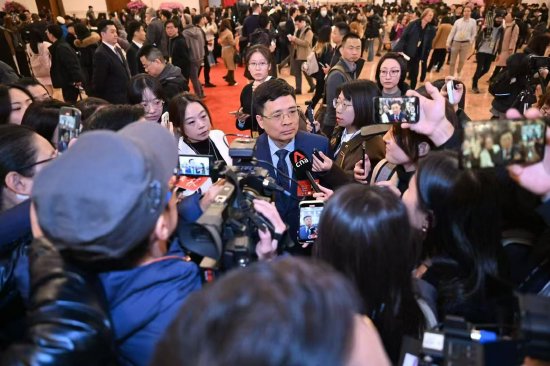 海尔周云杰谈开新媒体账号:两会期间主要精力专注于履职尽责 网上账号是假的