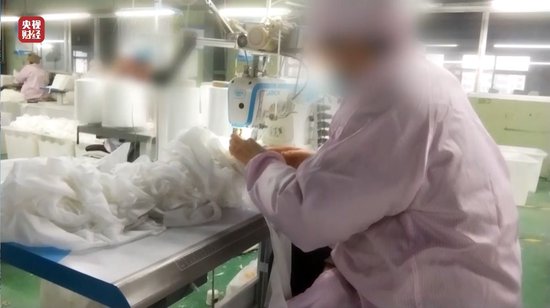 视频丨一次性内裤“爆雷”,徒手制作不灭菌