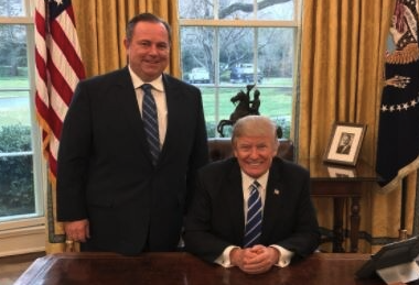 再现特朗普疯炒交易 美国保守派媒体上市首日一度暴涨650%