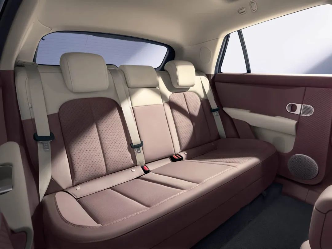 即将上市!蔚来萤火虫内饰官图发布