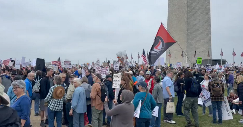 反对特朗普各项政策!全美上演1200多场抗议活动