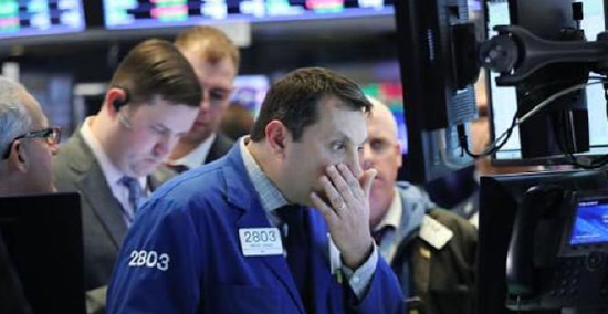 盘前：三大股指期货集体大跌 降息预期提高导致抛售潮有所减弱