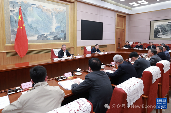 李强主持召开经济形势专家和企业家座谈会,经济学家张斌、李迅雷、沈建光等先后发言