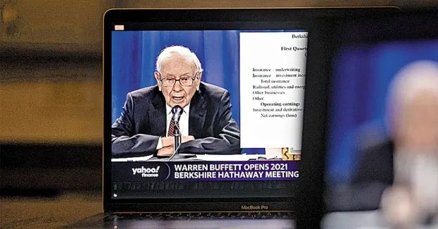 姜还是老的辣！看巴菲特如何逆市涨身价