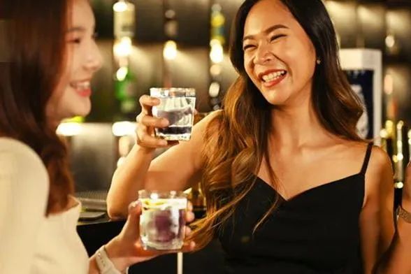 中高档酒店开始“外摆”了,酒业该如何破局?