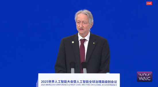 直击WAIC丨诺奖得主杰弗里·辛顿:大语言模型比人类更厉害