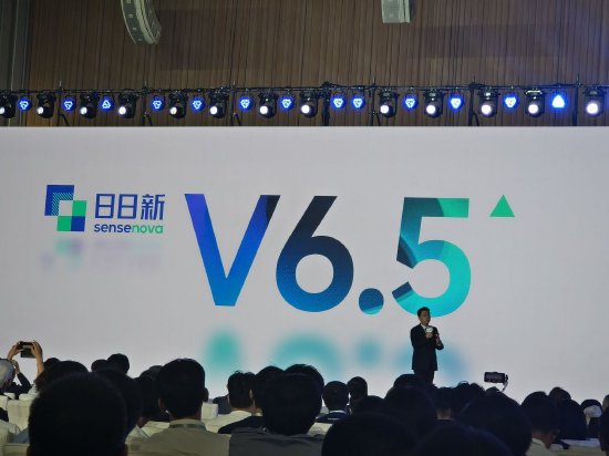 直击WAIC | 商汤科技董事长徐立发布日日新6.5大模型