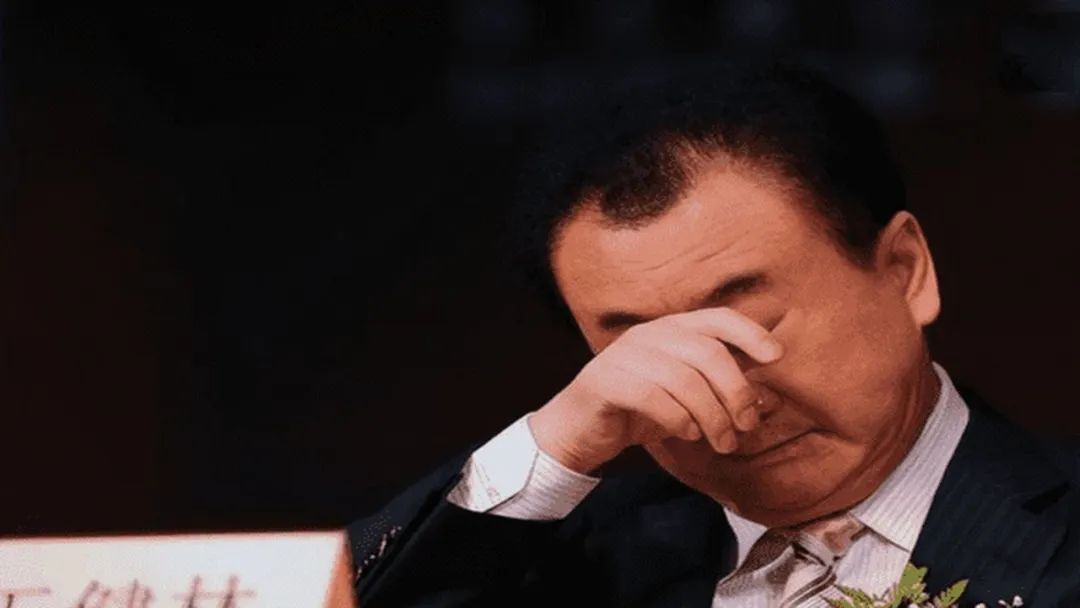 麻烦不断,王健林被逼到了绝望的边缘