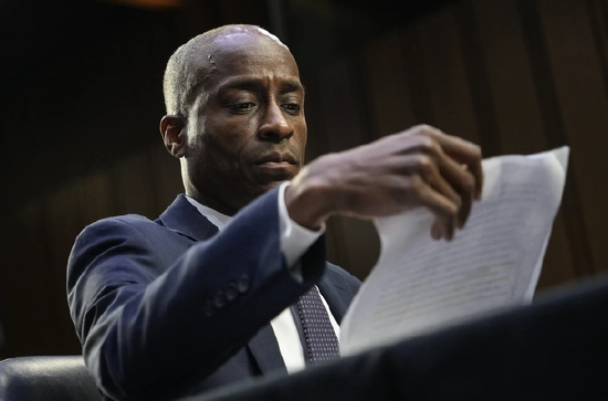 报道:特朗普政府扩大美联储主席鲍威尔替代人选范围