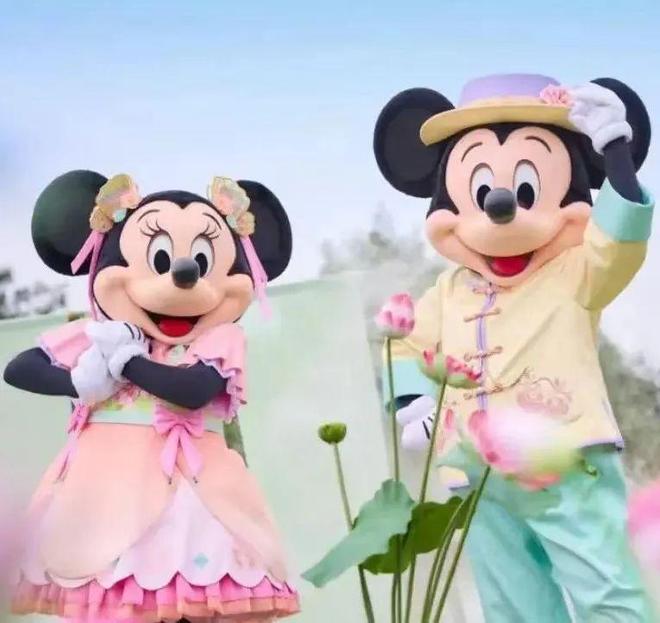 苹果20周年或推首款曲面iPhone!“一体式环绕玻璃机身,整机各侧均配屏幕”