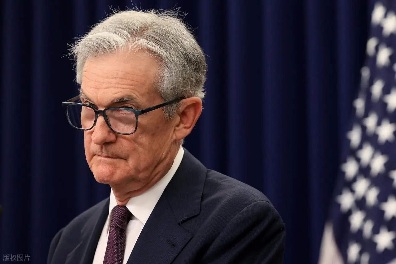 美联储主席鲍威尔:为保就业而降息 关税推高商品价格